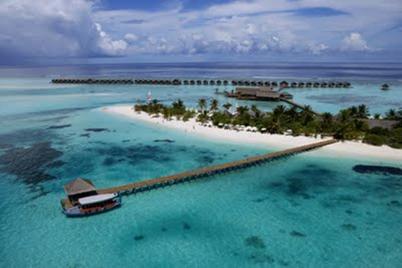 Maldives-paradise-resort-island-588x392.jpg
